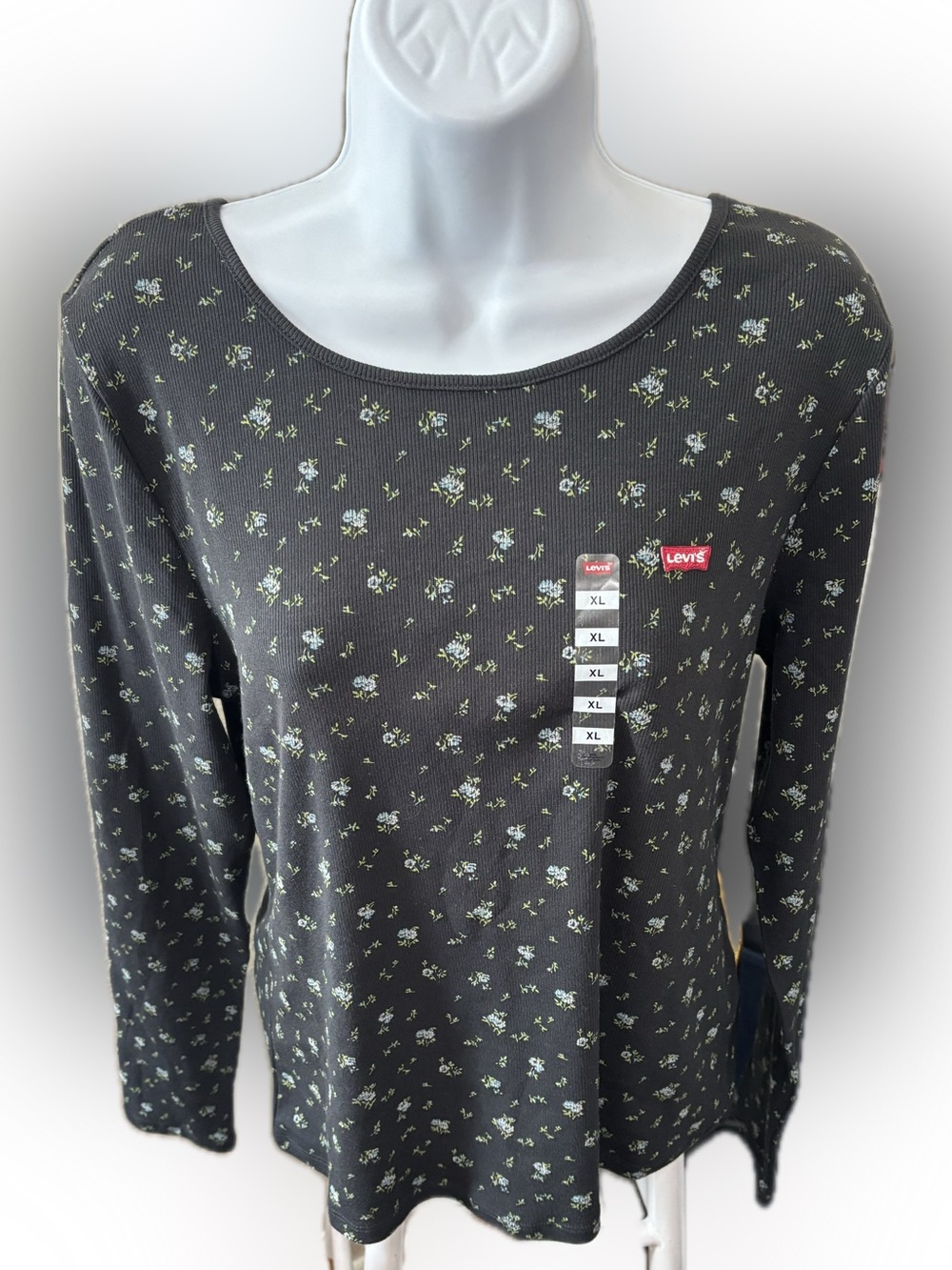 NWOT Levi’s Black Floral Ribbed Long Sleeve Top XL
